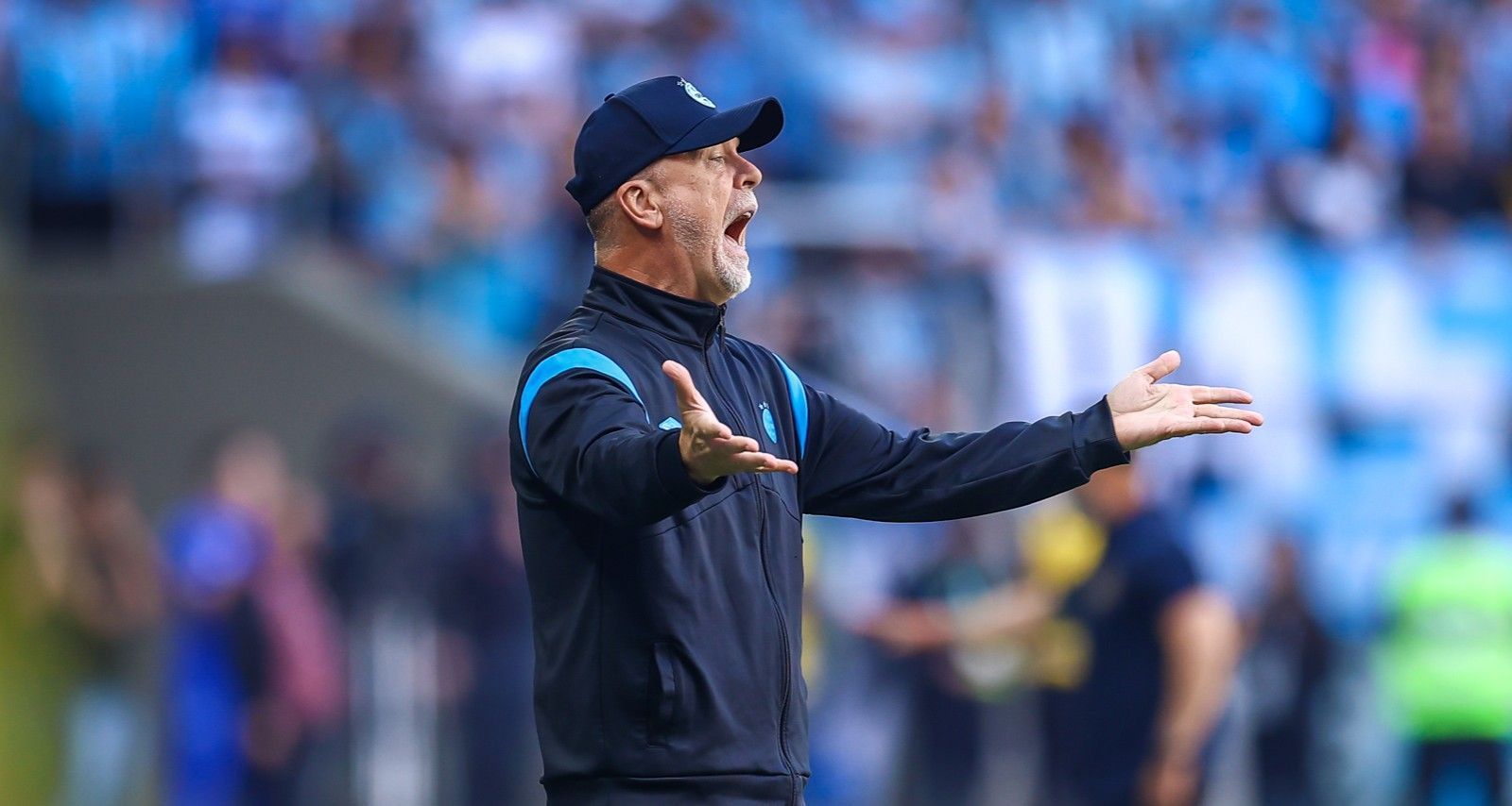 Mano Menezes explica erro em substituição do Grêmio contra o Mirassol