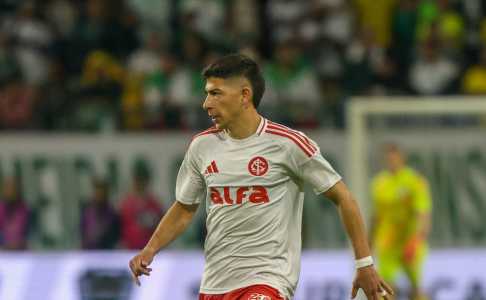 Alan Rodríguez em ação pelo Inter contra o Palmeiras