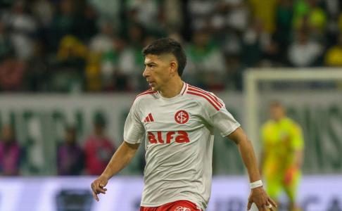 Alan Rodríguez em ação pelo Inter contra o Palmeiras