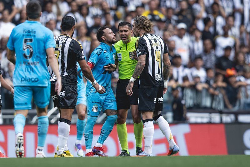 Atlético x Santos: Neymar e Lyanco trocam farpas na Arena MRV