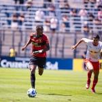 Sport marca no fim e arranca empate contra Bragantino no Brasileirão