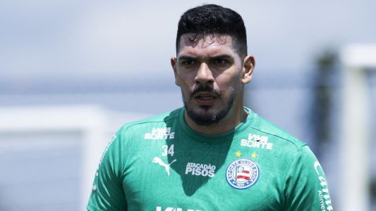 Goleiro João Paulo durante treino do Bahia