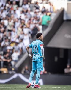 Neymar na Arena MRV durante duelo entre Atlético e Santos