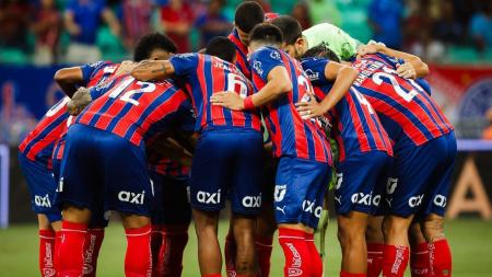 Jogadores do Bahia reunidos momentos antes da partida contra o Cruzeiro