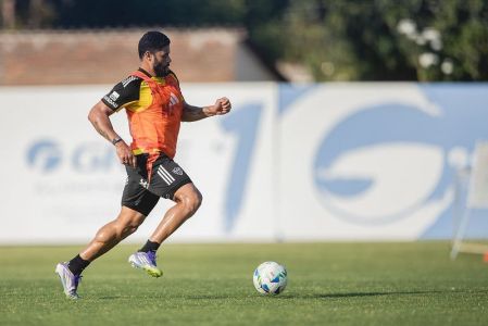 Hulk, do Atlético, durante treinamento na Bolívia