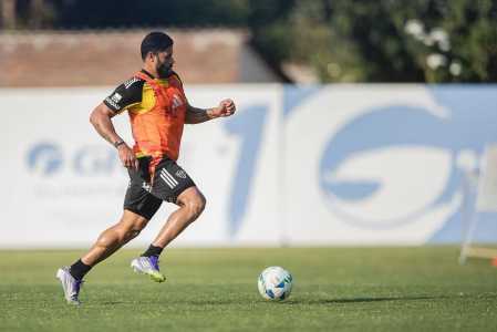 Hulk, do Atlético, durante treinamento na Bolívia