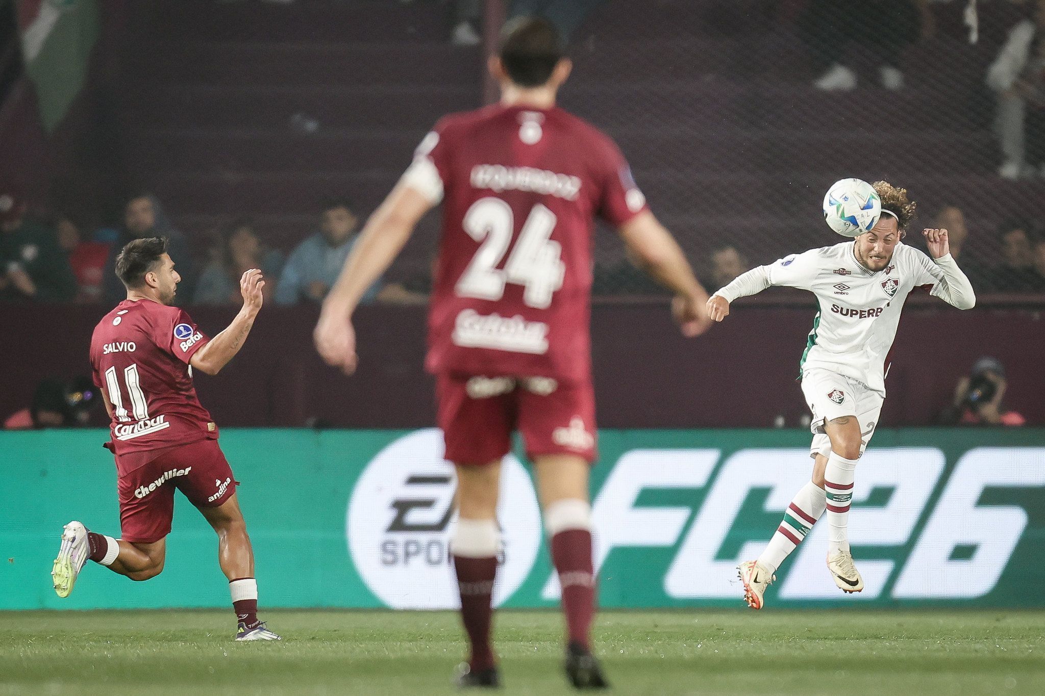 Lanús marca no fim, vence o Fluminense e abre vantagem na Copa Sul-Americana
