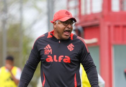 Roger Machado pode mudar esquema tático do Inter para encarar o Grêmio