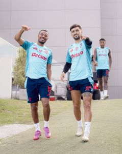 De La Cruz e Arrascaeta devem ser titulares do Flamengo contra o Estudiantes-ARG