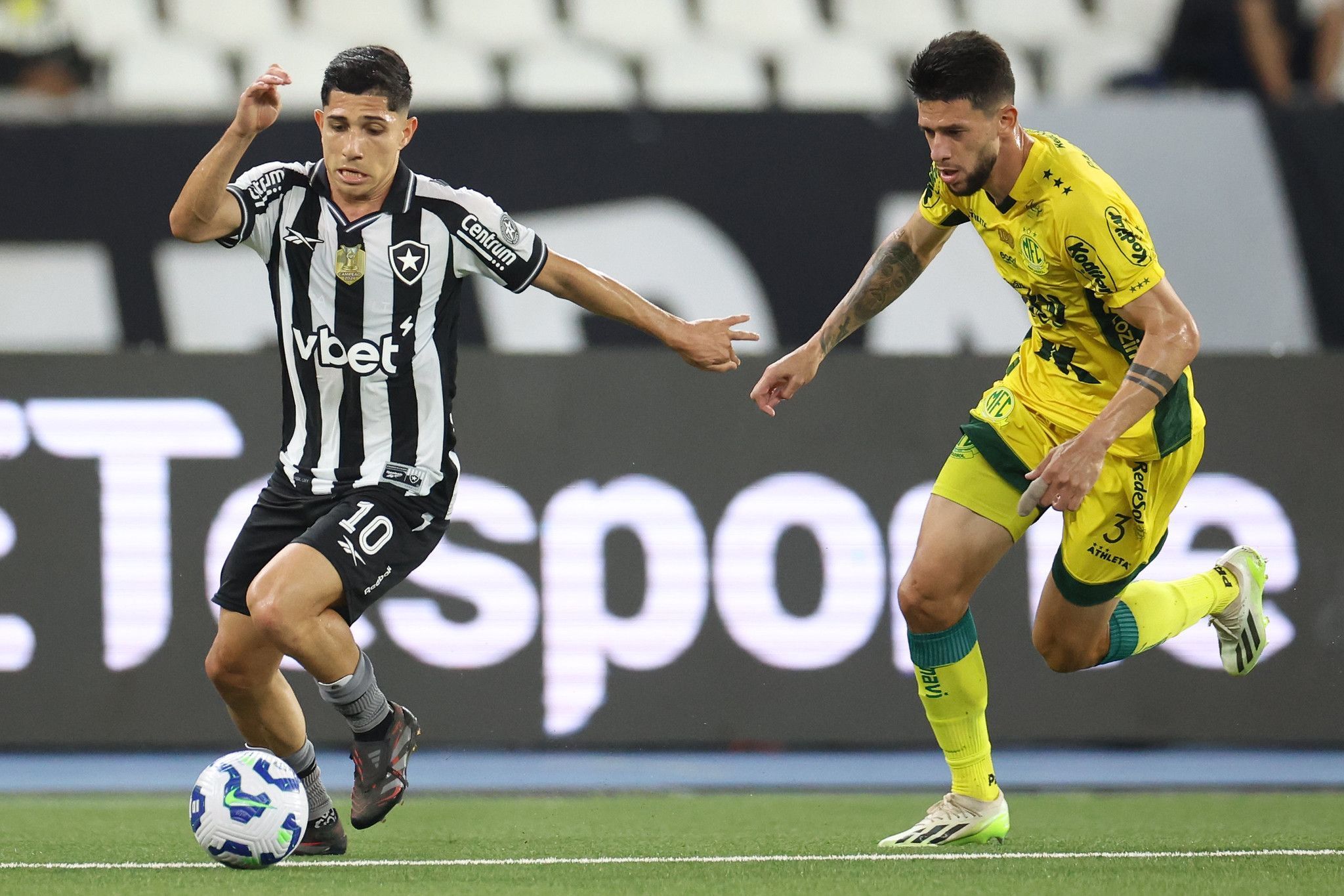 Sem rumo com Ancelotti, Botafogo 'flerta' com 2023 antes de enfrentar o Atlético