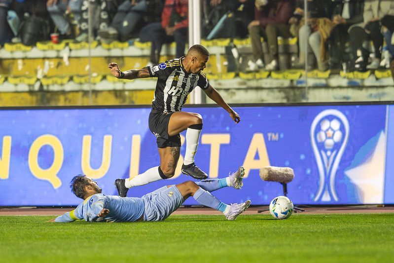 Caixa lamenta empate do Atlético na altitude e elogia jogador criticado pela torcida