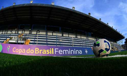 Bola da Copa do Brasil Feminina, no Francisco Noveletto, em Porto Alegre