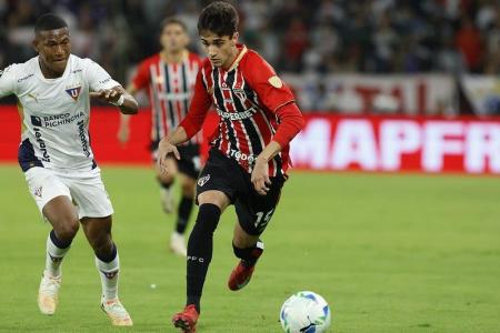 Rodriguinho, do São Paulo, em jogo contra a LDU