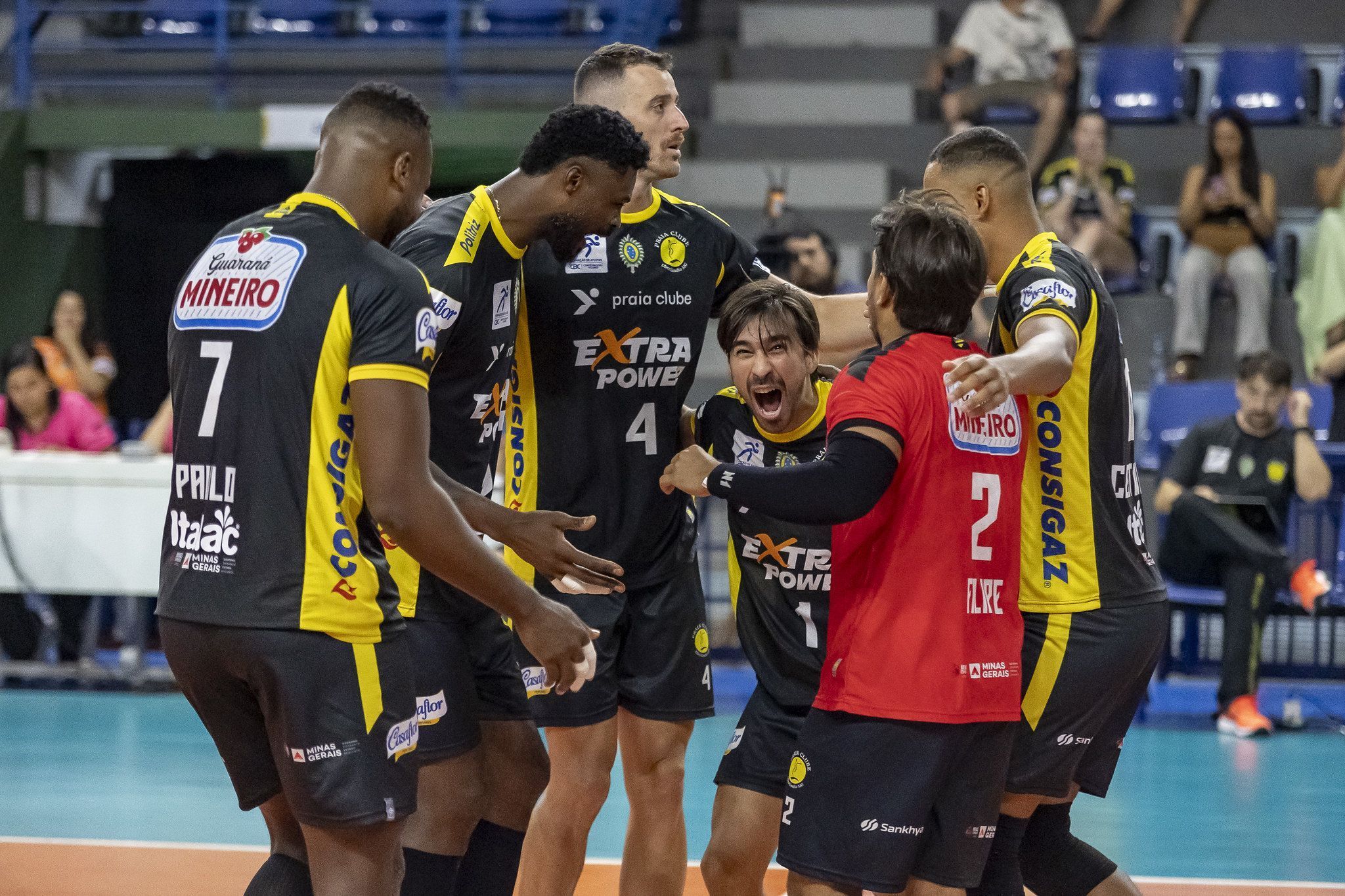 Praia Clube segura reação, vence Sada Cruzeiro e segue 100% no Mineiro Masculino