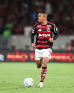Samuel Lino criticou a arbitragem da partida entre Flamengo e Estudiantes, pela Libertadores