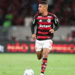 Titular do Flamengo detona arbitragem após vitória sobre o Estudiantes