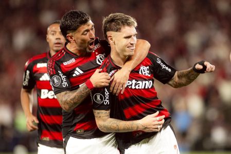 Arrascaeta e Varela vibram em vitória do Flamengo sobre o Estudiantes-ARG