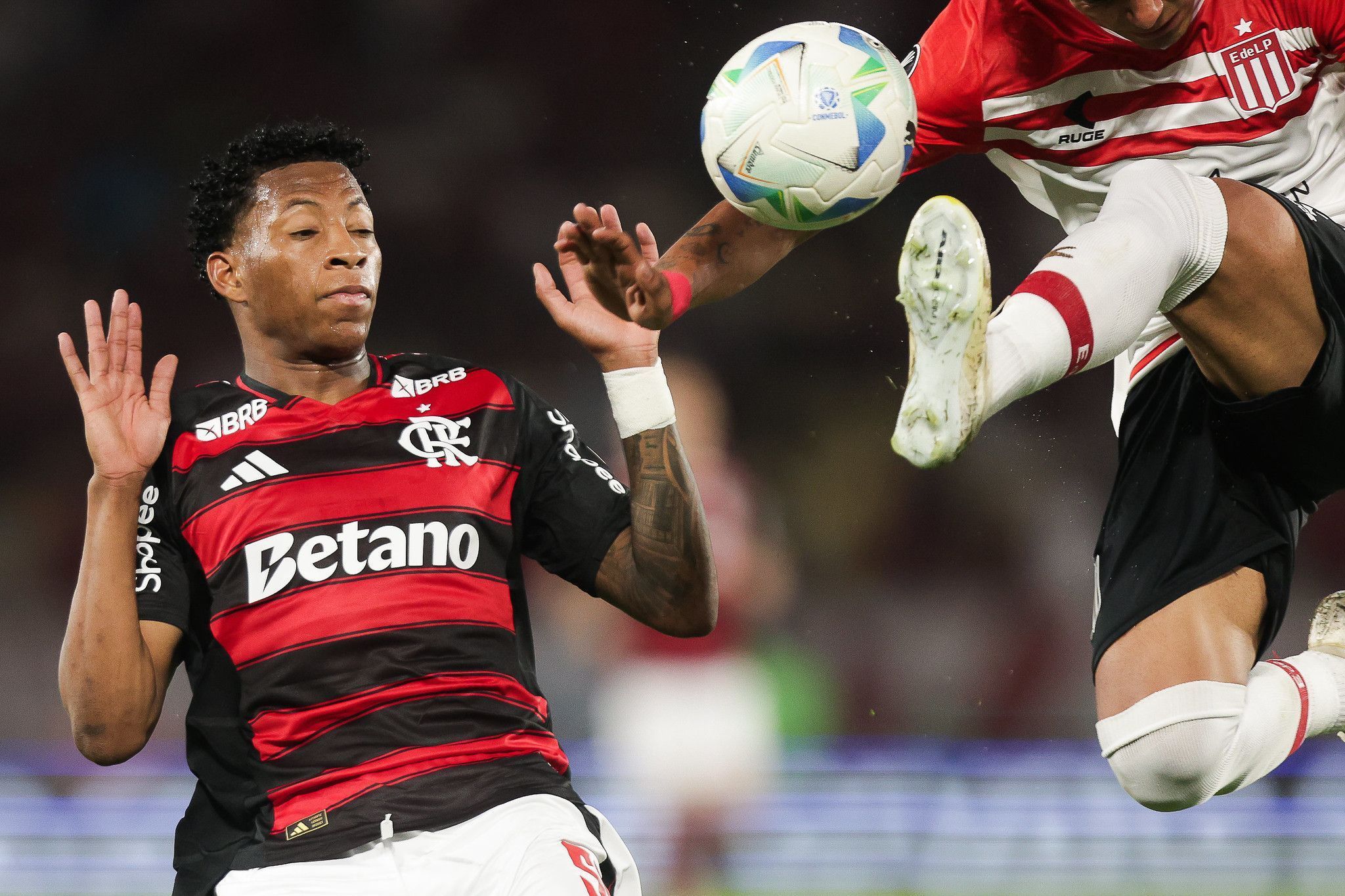 Flamengo encara Estudiantes e pressão em La Plata por vaga nas semis da Libertadores