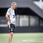 Santos planeja retorno de meia em clássico contra o Corinthians