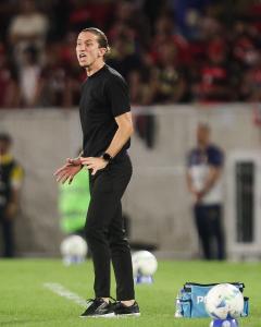 Filipe Luís durante a partida entre Flamengo e Estudiantes, pela Libertadores