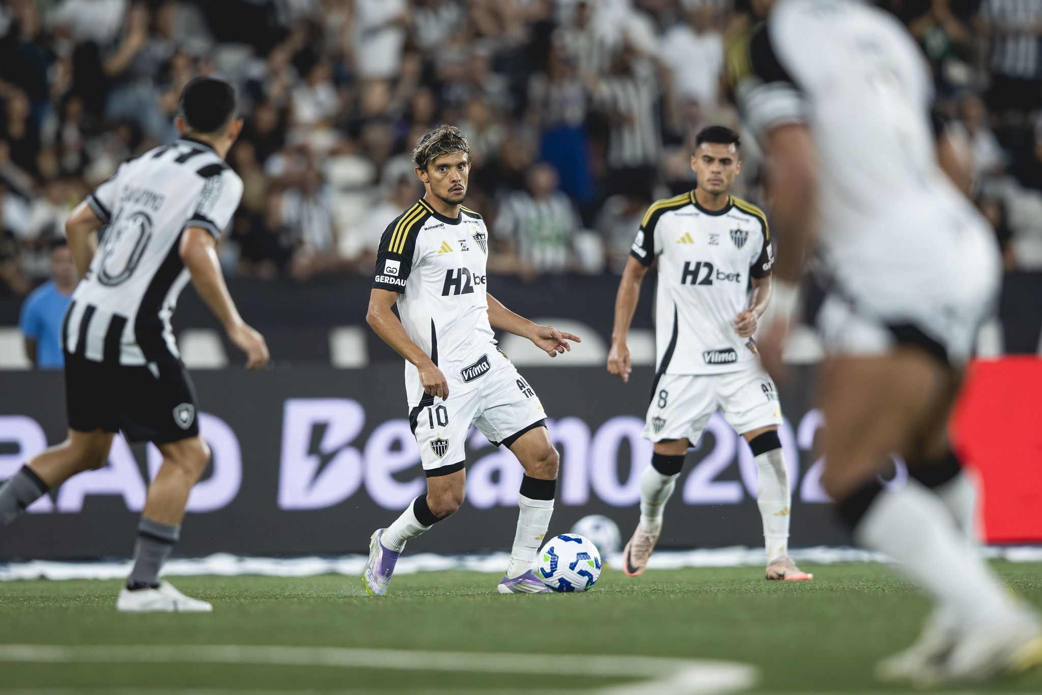 Dirigente do Atlético descarta racha no elenco e cita cobranças internas