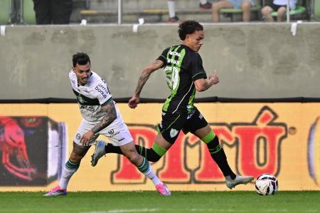 Atacante Thauan Willians fez bela jogada antes de distribuir assistência para Miguelito fazer o gol da partida