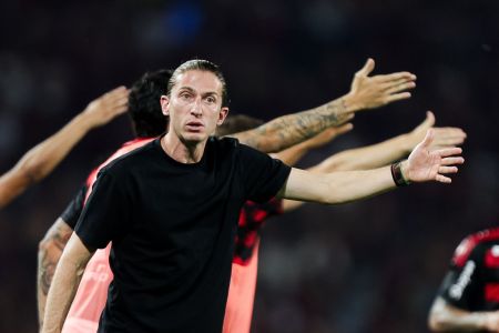 Filipe Luís em ação no clássico entre Flamengo e Vasco