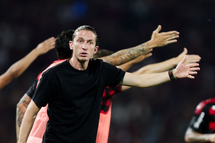 Filipe Luís em ação no clássico entre Flamengo e Vasco