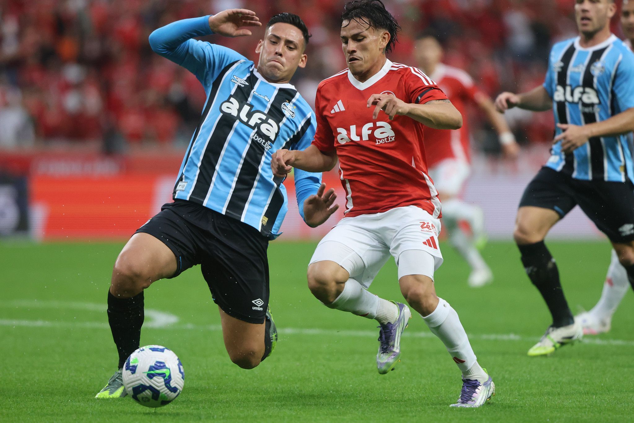 Presidente do Grêmio se revolta contra arbitragem após vitória no GreNal: 'Operados'