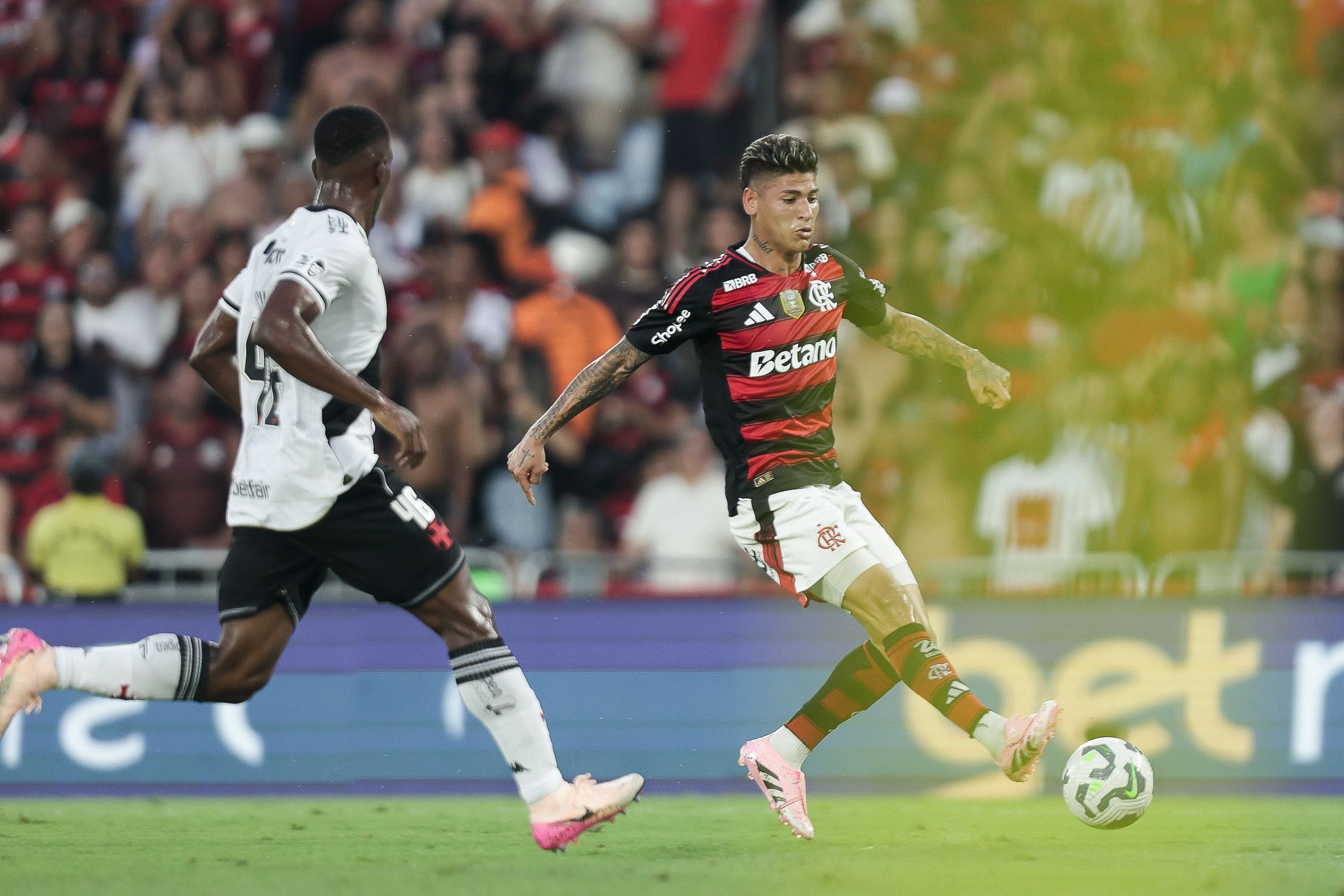 Flamengo e Vasco perdem chances e empatam clássico pelo Brasileirão