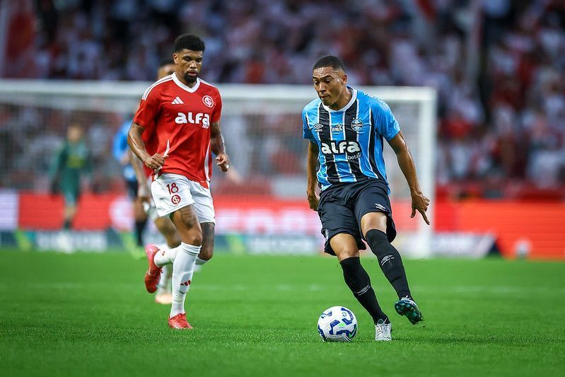 Grêmio confirma lesão de atacante substituído durante o GreNal; veja detalhes