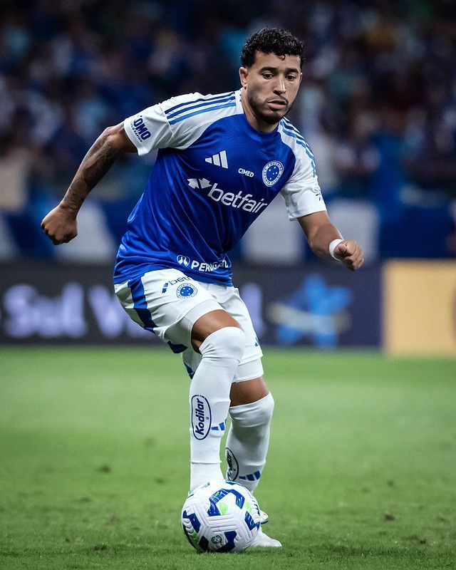 Titular do Cruzeiro elogia Fernando Diniz e projeta reencontro
