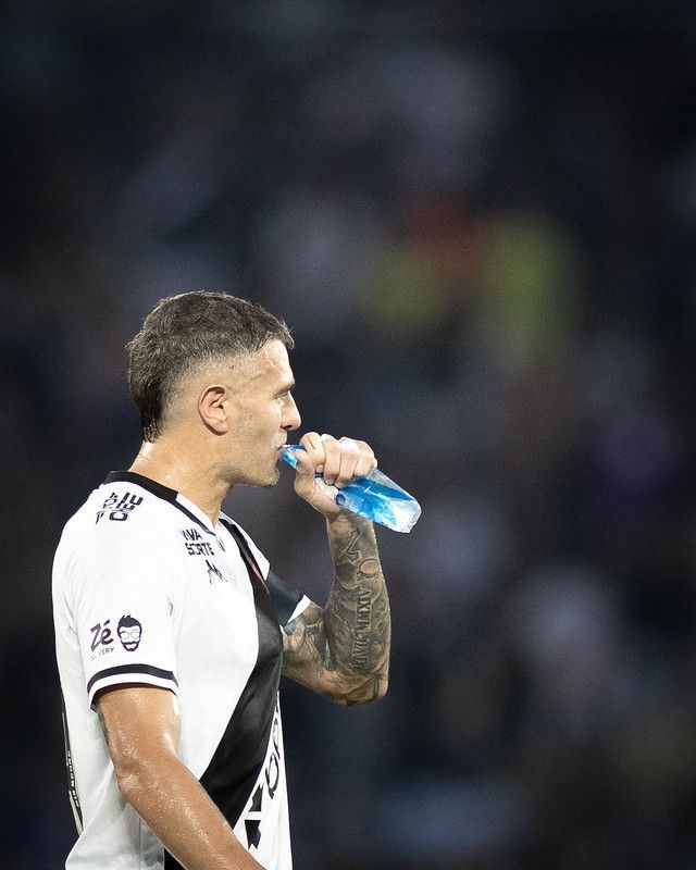 Fernando Diniz utiliza craque do Atlético como exemplo para defender Vegetti no Vasco