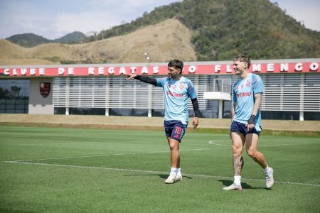 Flamengo: Arrascaeta e Varela em atividade no Ninho do Urubu
