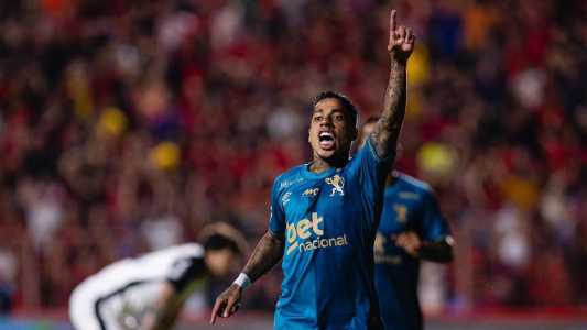 Matheusinho comemora gol do Sport sobre o Corinthians, no Campeonato Brasileiro