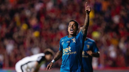 Matheusinho comemora gol do Sport sobre o Corinthians, no Campeonato Brasileiro