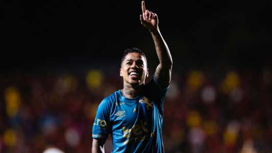 Atacante Matheusinho comemora gol do Sport sobre o Corinthians