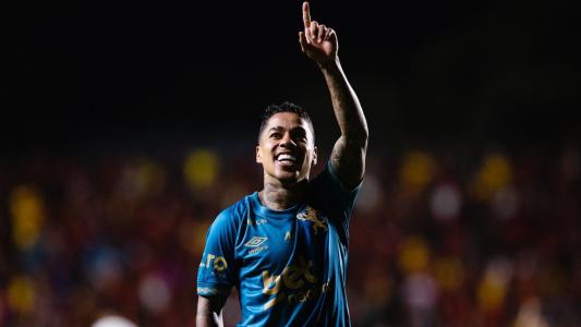 Atacante Matheusinho comemora gol do Sport sobre o Corinthians