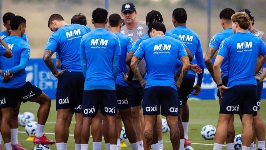 Rogério Ceni conversa com atletas durante treino do Bahia no CT Evaristo de Macedo