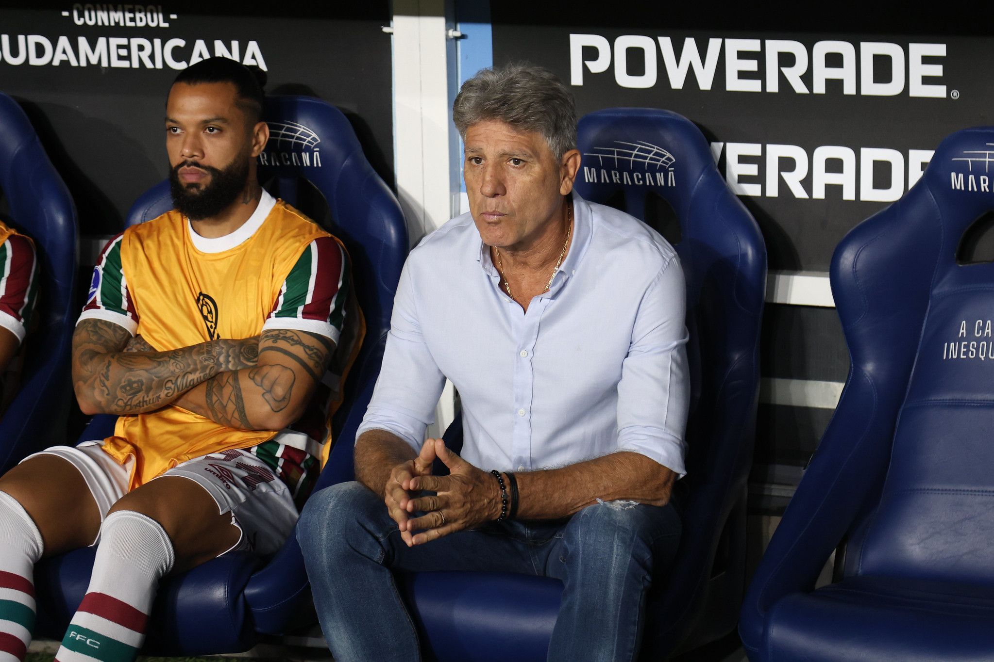 Vaias e xingamentos a Renato: como torcida do Fluminense reagiu à eliminação