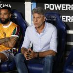 Vaias e xingamentos a Renato: como torcida do Fluminense reagiu à eliminação