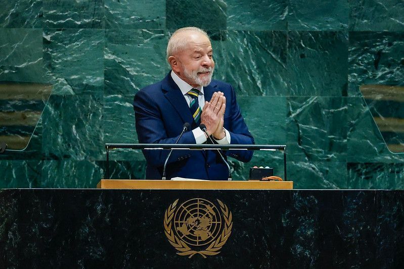 Dólar cai, e Bolsa renova recorde com sinal de aproximação entre Lula e Trump