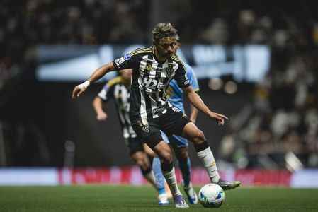 Gustavo Scarpa em ação pelo Alético contra o Bolívar na Arena MRV