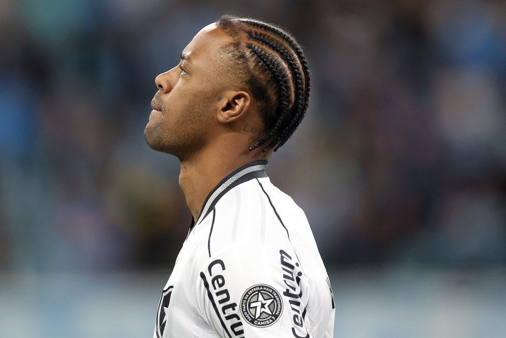 Titular do Botafogo se manifesta após lesão que o afastará dos jogos até 2026