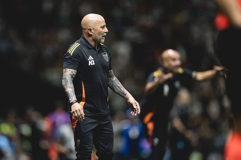 Sampaoli justifica saídas de Hulk e Arana e manda recado à torcida após classificação