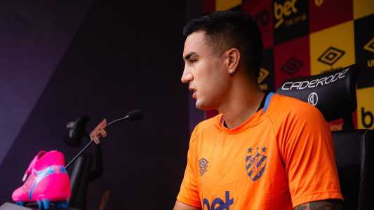 Volante Christian Rivera, do Sport, durante entrevista coletiva