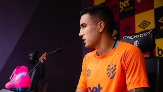Volante Christian Rivera, do Sport, durante entrevista coletiva