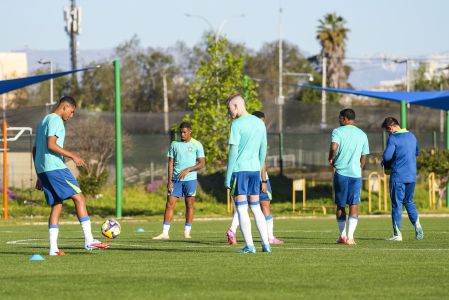 Seleção Sub-20 em treino no Chile
