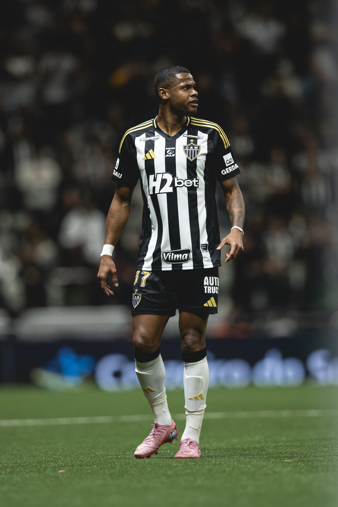 Atlético confirma lesão e cirurgia de atacante após realização de exames