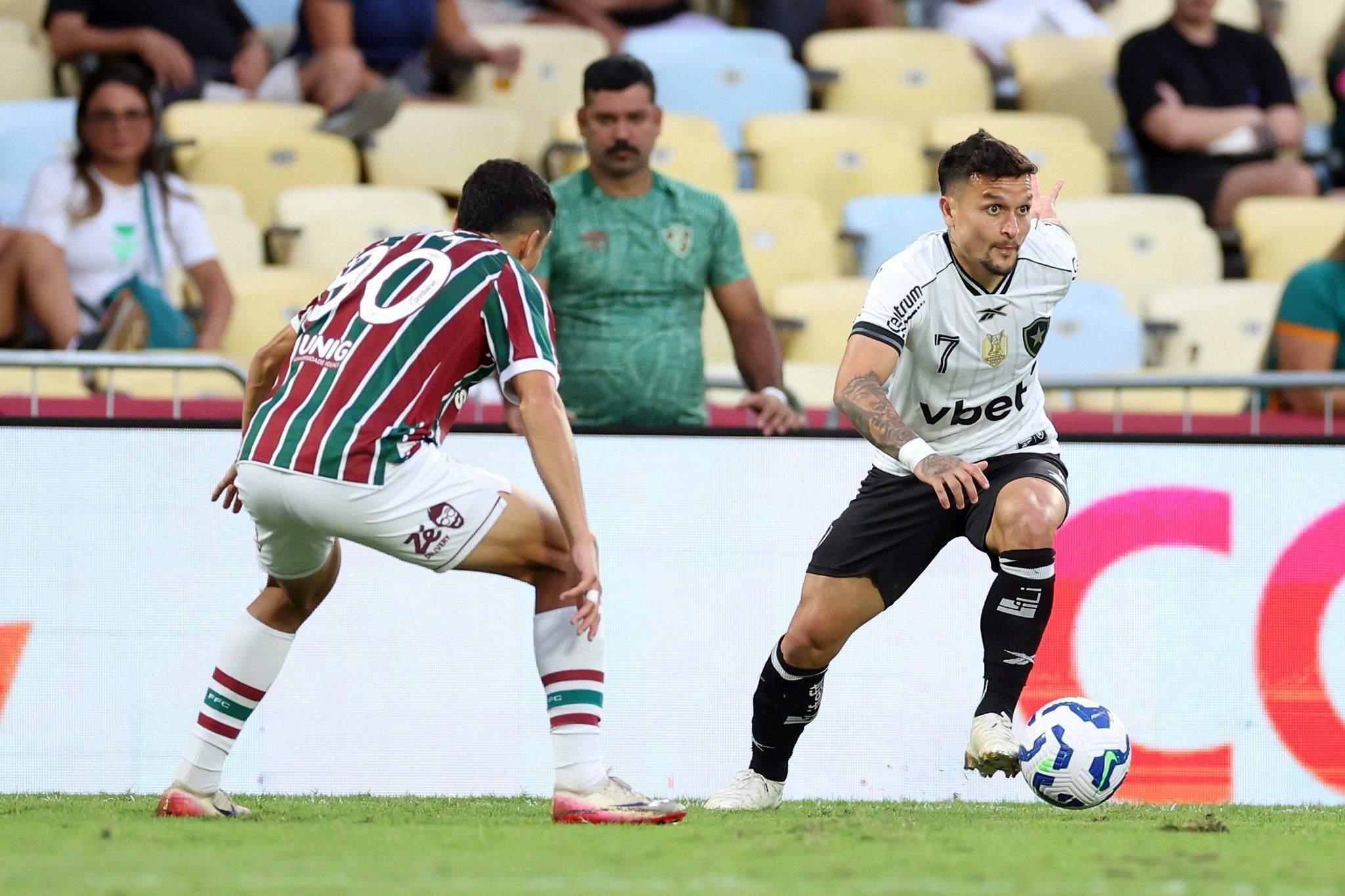 Davide Ancelotti sai em defesa de atacante que vive seca de gols no Botafogo